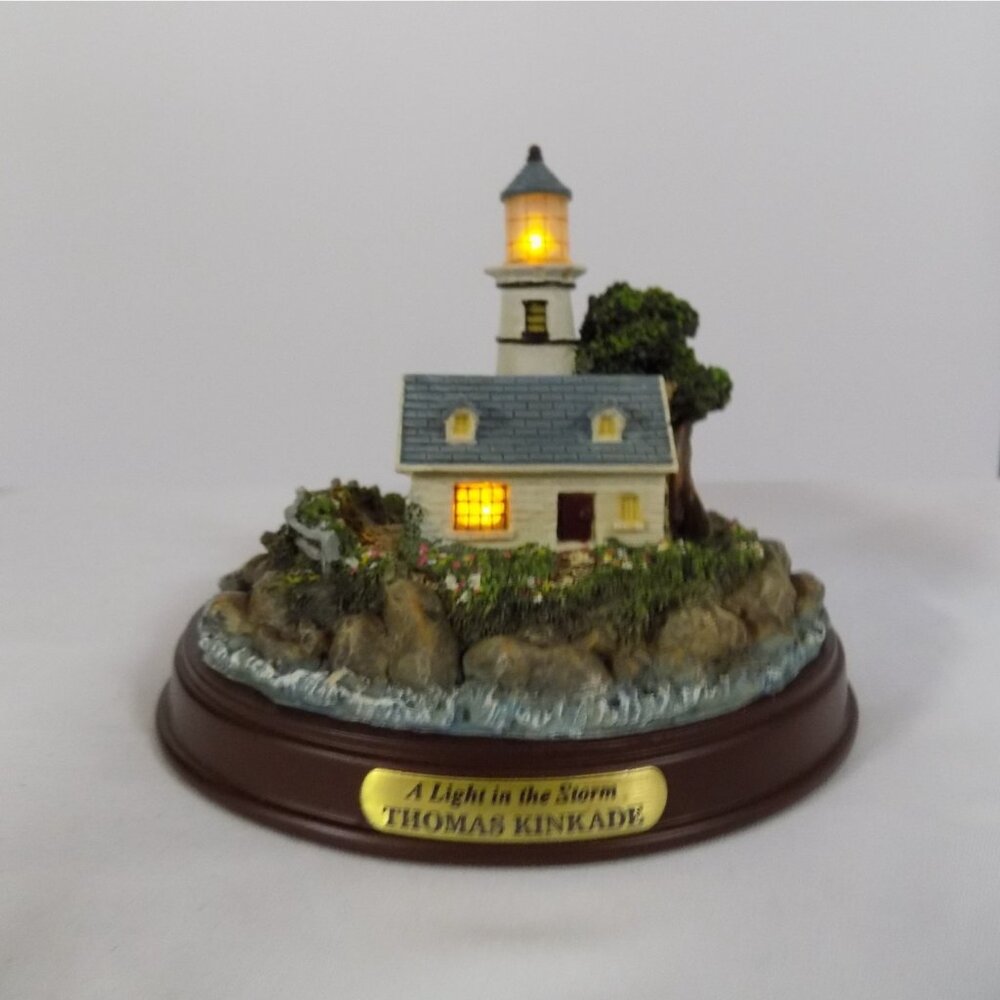 Thomas Kinkade Seaside Memories A Light in the Storm Lighted Lighthouse Figurine
